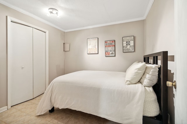 tiled bedroom featuring a textured ceiling, a closet, and crown molding