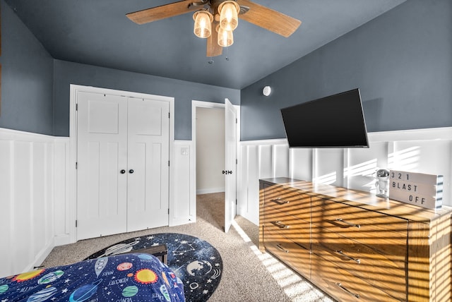 bedroom with light carpet, a closet, and ceiling fan