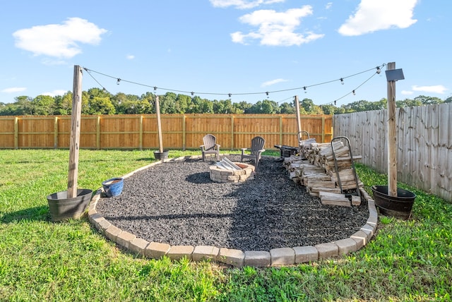 view of yard featuring an outdoor fire pit