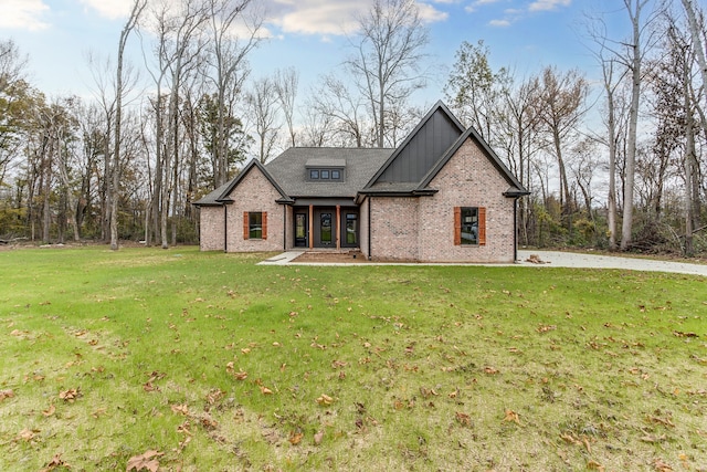 view of front of property with a front lawn