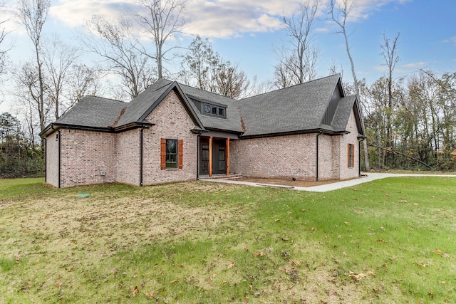 view of front of home with a front lawn