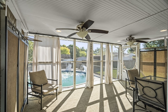 sunroom with ceiling fan