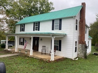 view of front of home with a front lawn