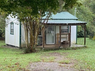 view of outdoor structure with a lawn