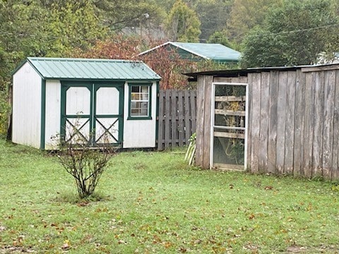 view of outdoor structure featuring a yard