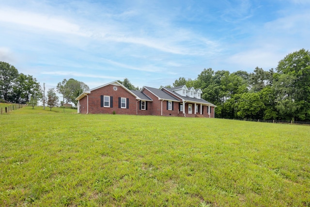 ranch-style house featuring a front yard