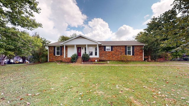 single story home with a front lawn