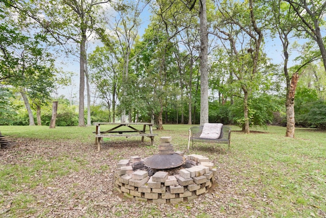 view of yard featuring an outdoor fire pit