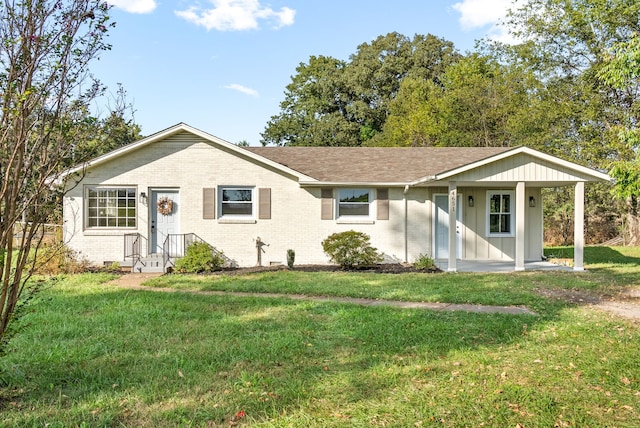 ranch-style house featuring a front yard