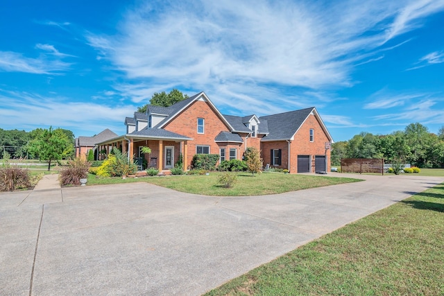 view of front of home featuring a front yard