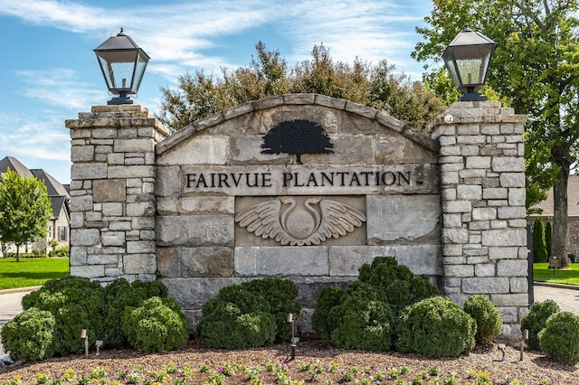 view of community / neighborhood sign