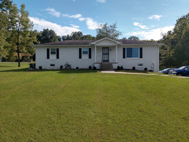 single story home with a front lawn