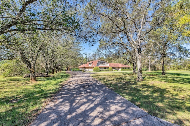 view of front of house featuring a front yard