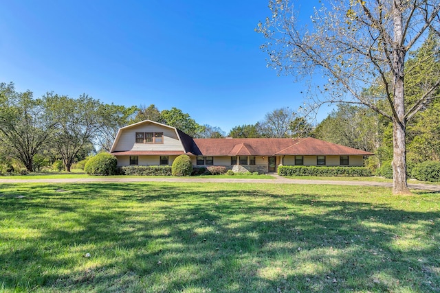 view of front of house with a front yard