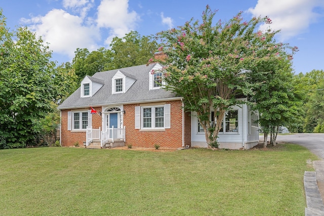 new england style home featuring a front lawn