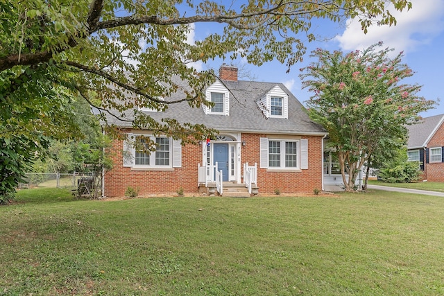 cape cod home featuring a front yard