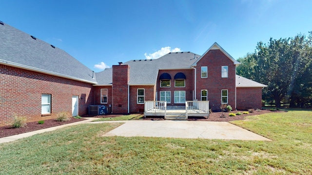 view of front of house featuring central AC unit and a front yard