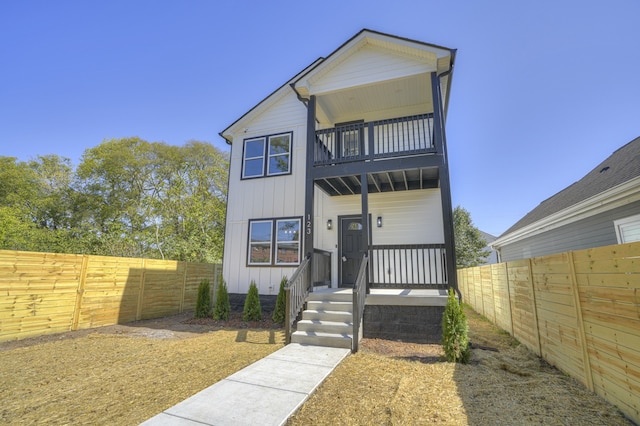 view of front of home featuring a balcony