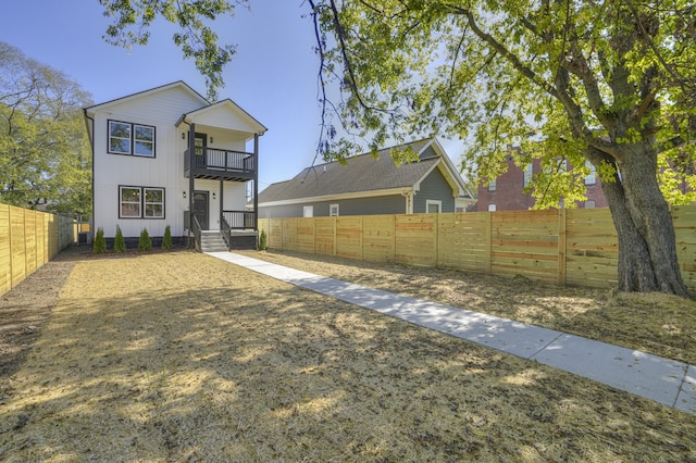 view of front of property featuring a balcony