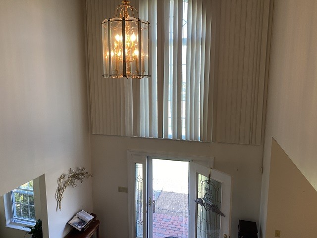 entryway featuring a chandelier