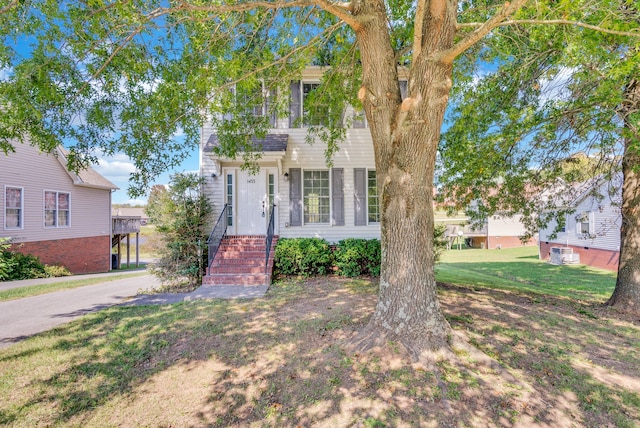 view of front facade with a front lawn