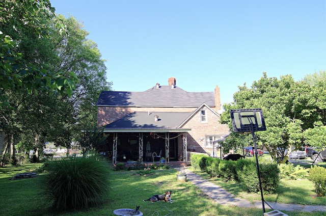 back of house featuring a lawn