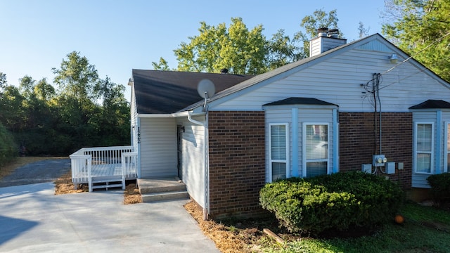 view of front facade featuring a deck