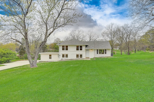 view of front of home with a front lawn