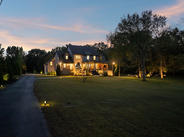 view of front of house featuring a yard