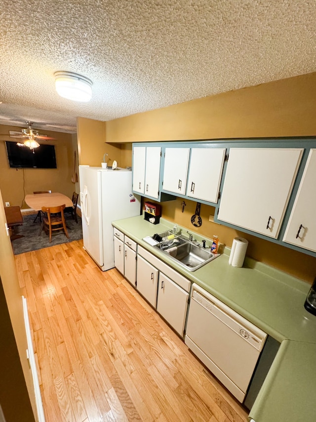 kitchen featuring light hardwood / wood-style floors, sink, white cabinets, white appliances, and ceiling fan