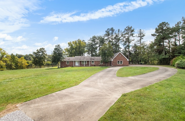 single story home featuring a front lawn