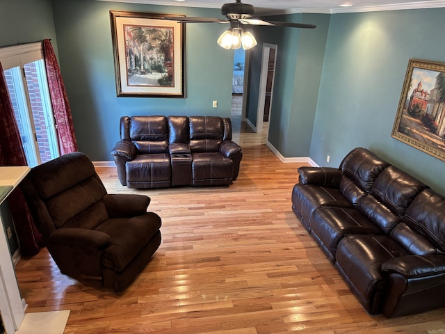 living room with ceiling fan, light wood-type flooring, and crown molding