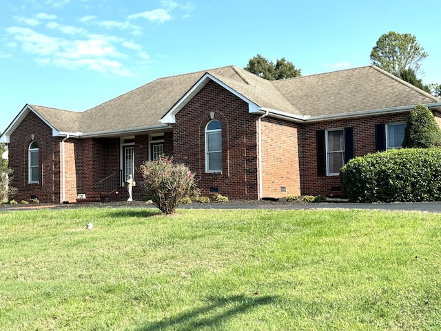 ranch-style home featuring a front lawn