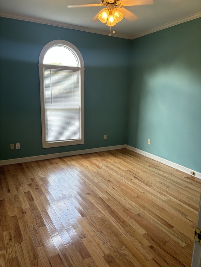 empty room featuring crown molding, light hardwood / wood-style floors, and ceiling fan