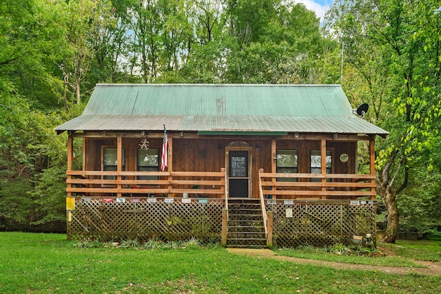 view of front of house with a front yard