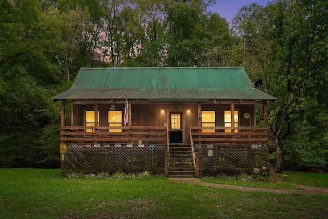 view of front of house featuring a yard and covered porch