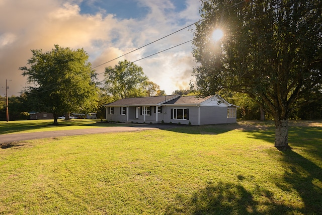 ranch-style home with a front yard