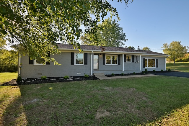 ranch-style home with a front lawn