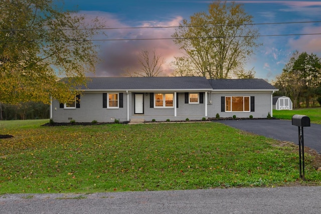 ranch-style home featuring a lawn