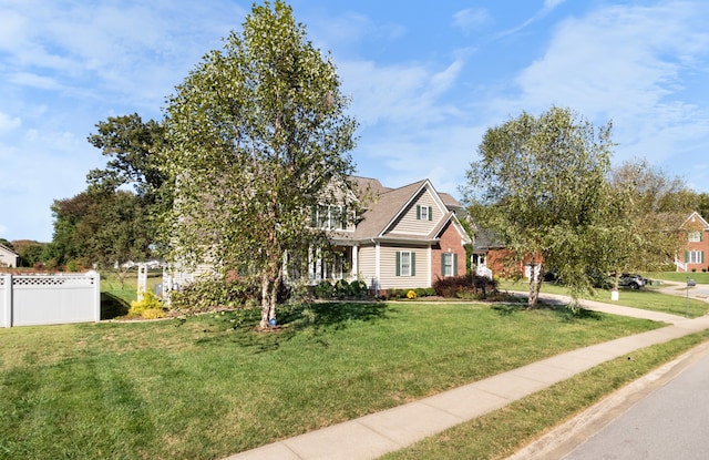 view of front facade featuring a front lawn