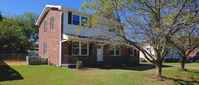 view of front of home featuring a front lawn