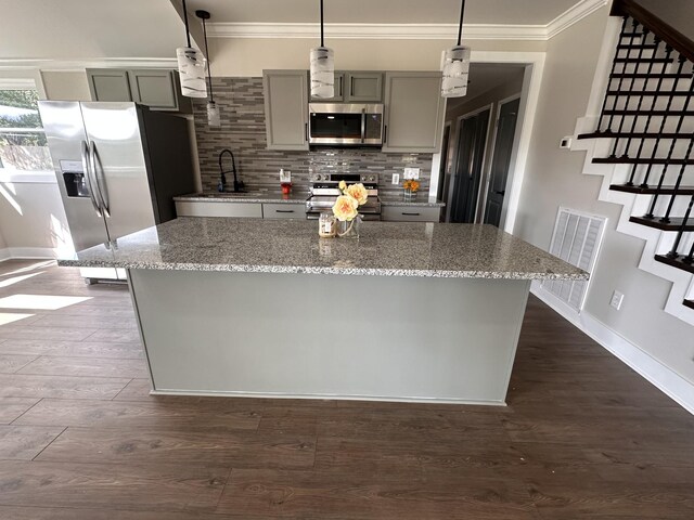 292 Quebeck Rd, Quebeck, TN 38579 - kitchen featuring visible vents, gray cabinets, stainless steel appliances, and crown molding