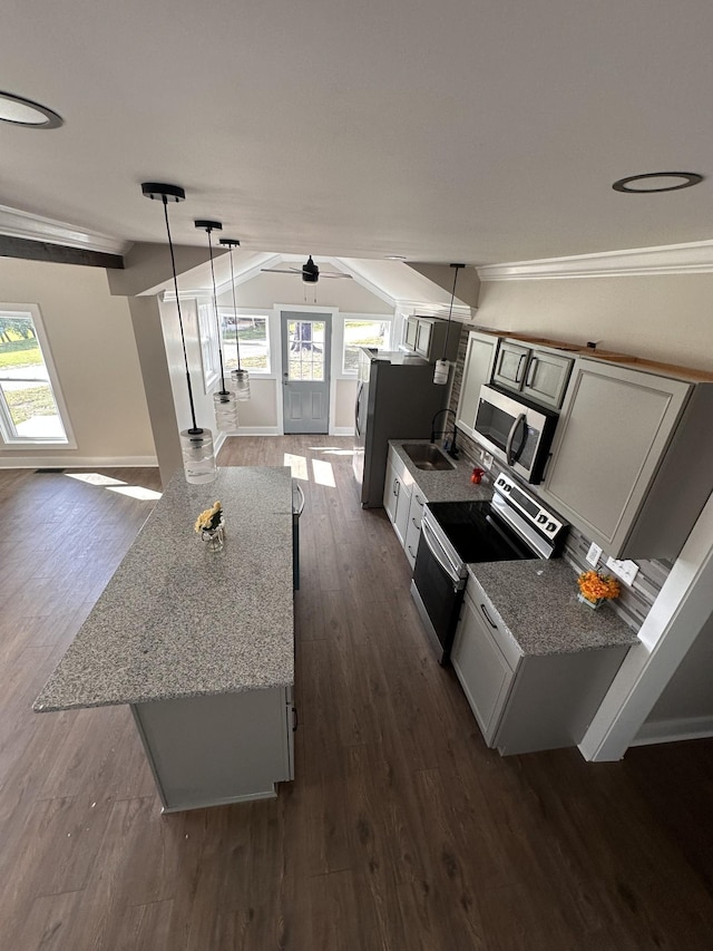 292 Quebeck Rd, Quebeck, TN 38579 - kitchen featuring stainless steel appliances, open floor plan, dark wood-style flooring, and decorative light fixtures