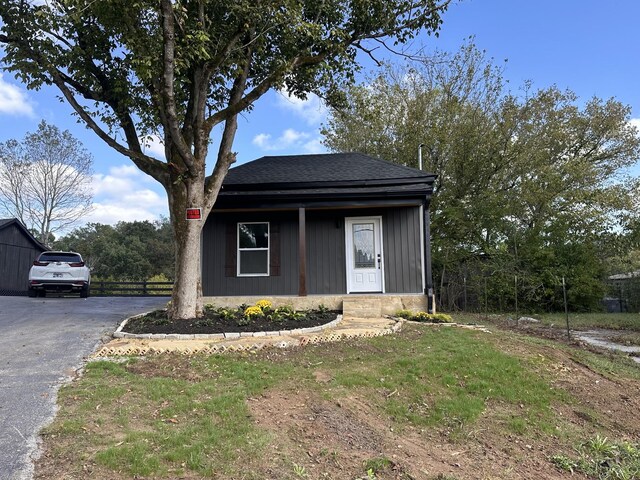 292 Quebeck Rd, Quebeck, TN 38579 - view of outbuilding featuring aphalt driveway