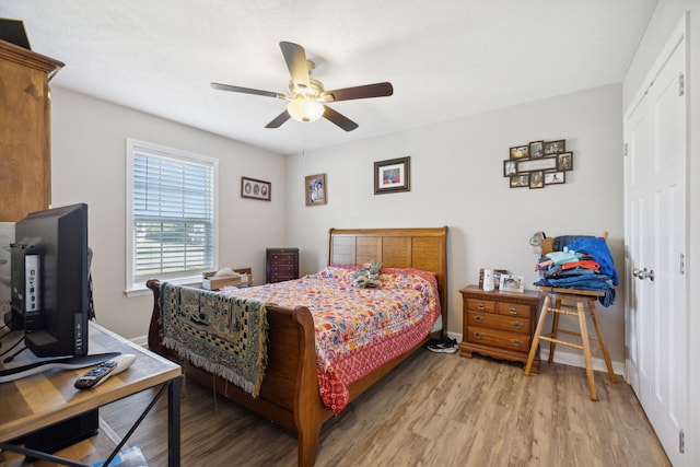 bedroom featuring light hardwood / wood-style floors and ceiling fan