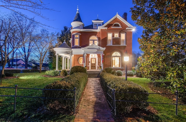 view of front of home with a front lawn