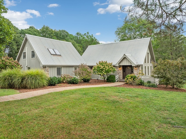 view of front of house with a front lawn