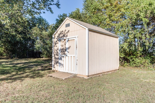 view of outbuilding with a yard