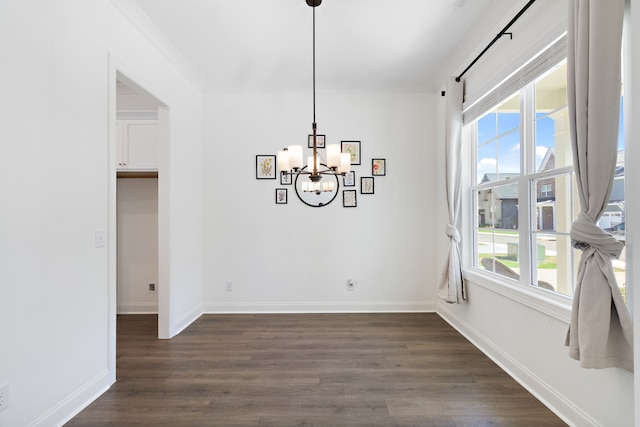 dining area featuring a notable chandelier, plenty of natural light, crown molding, and dark hardwood / wood-style flooring