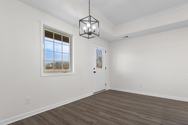 interior space with visible vents, a notable chandelier, dark wood-style floors, crown molding, and baseboards